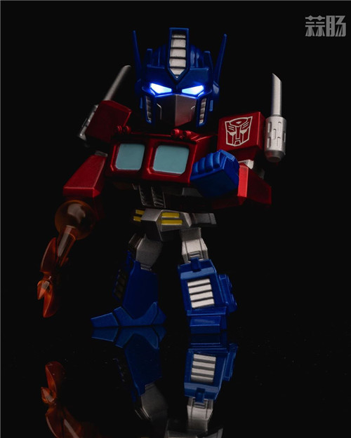 Jada Toys公開G1擎天柱與大黃蜂合金雕像