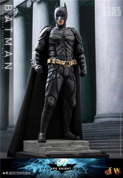 Hot Toys《蝙蝠俠: 黑暗騎士崛起》蝙蝠俠1:6人偶同場(chǎng)加映蝙蝠摩托車(chē)1:6模型