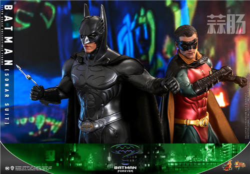 HotToys推出《永遠的蝙蝠俠》蝙蝠俠(聲納戰衣)和羅賓 1:6比例珍 *** 偶